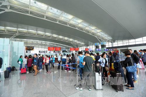 Giá vé máy bay tăng sau khi điều chỉnh giá dịch vụ hàng không?